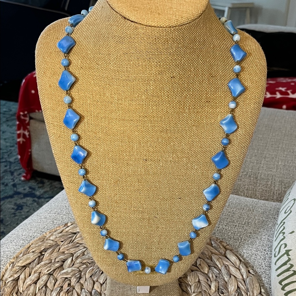 Vintage Blue and‎ White Mottled Bead Single Strand Necklace